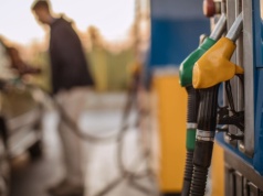 Niemiecki boom na tankowanie w Polsce trwa. Kierowców przegonił do nas atak na Iran