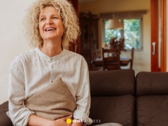 Jak przetrwać uderzenia gorąca w czasie menopauzy i nie stracić komfortu życia?