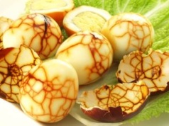 Wyglądają, jakby popękały, chociaż są idealnie ugotowane. Tych jajek nie może zabraknąć podczas Wielkanocy