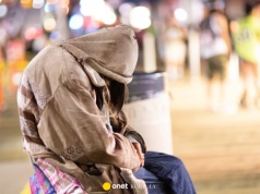 Kobiecość w świecie bezdomności. "Ciężko dbać o siebie, kiedy walczysz o żarcie"