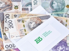 4200 zł po 56. roku życia. ZUS wypłaca specjalne świadczenie na wniosek