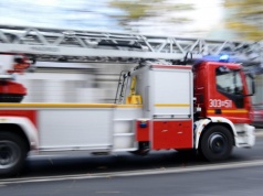 Dach hotelu w Tychach stanął w płomieniach. Goście musieli uciekać w środku nocy