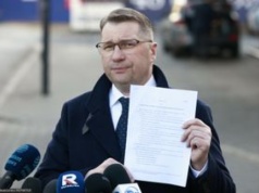 Czarnek uderza w rząd na stacji paliw. "Państwo w niemocy"