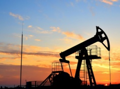 Cena ropy ostro w górę po ataku na Iran. Media: możliwa stanowcza reakcja grupy G7