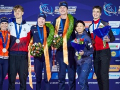 Łyżwiarstwo szybkie. Władimir Semirunnij z historycznym medalem MŚ