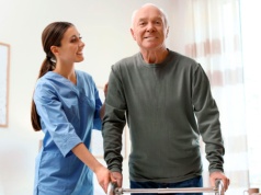 Gerontolog a geriatria – czym się od siebie różnią i kogo wybrać w Krakowie?