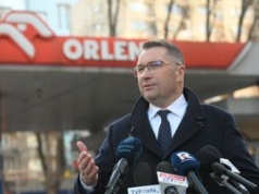 "Państwo nie może łupić obywatela". PiS chce obniżenia VAT-u i akcyzy na paliwo