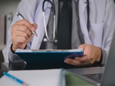 Polski szpital zaatakowany. Kartki i długopisy na ratunek