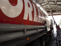 Kierowcy cystern mogą jeździć dłużej. Rząd wydłuża czas pracy do 11 godzin dziennie