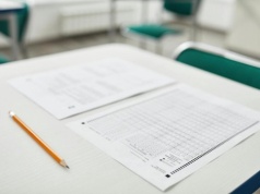 Internet pęka ze śmiechu po próbnej maturze z matematyki. MEN odpowiada na "kolorowanie drwala"