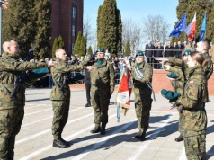 Blisko 80 żołnierzy złożyło przysięgę w Sieradzu. Uroczystość w 15. Brygadzie Łączności
