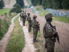 Czy żołnierz przekroczył uprawnienia wobec cudzoziemca? Nagrania z granicy trafiły do sieci