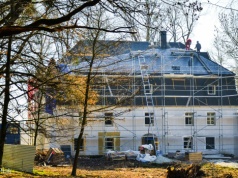 Pałacyk w Łężczoku odzyskuje blask. Postęp prac widać coraz wyraźniej