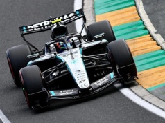 George Russell wygrywa po błędzie strategicznym Ferrari w inauguracyjnym wyścigu sezonu F1 2026