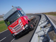 Podwozie 14×4 na torze o 42-stopniowym pochyleniu – testy po zwiększeniu liczby osi