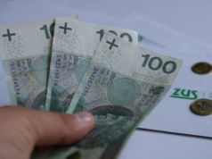 ZUS wysyła listy z dobrą informacją - dodatkowe 200 zł. Wiele osób będzie zaskoczonych