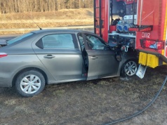 Seria na S7. W trakcie działań w wóz strażacki uderzyła osobówka