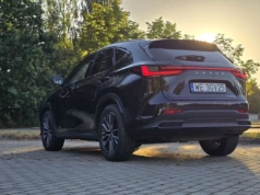 Zapomnij o drogim paliwie. Hybrydowe hity Lexusa w wyprzedaży 2025, sprawdzamy ceny LBX, UX i NX