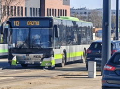 Olsztyn. Kolizja z udziałem autobusu miejskiego przy stadionie OSiR