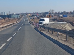 Od wtorku zmiany na krajowej „piątce” w Dobromierzu. Kierowcy pojadą bypassem