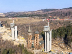 Wieża Mariacka, Rakieta Falcon 9 i estakada na Podkarpaciu, która je przebija