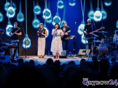 Koncert legendy w Kinie „Biała” – tak świętowały kobiety z Grybowa
