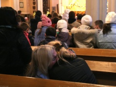 Szkolne rekolekcje. "Syn nie chodzi na religię. Muszę brać trzy dni urlopu, bo uczniowie idą do kościoła"