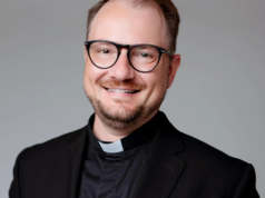 Jezuita wykłada w Chicago i Krakowie. Wywiad o. Jarosławem Mikuczewskim