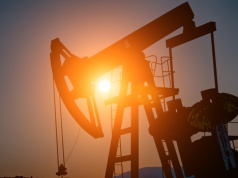 Irak i Kuwejt ograniczają wydobycie ropy, magazyny wypełnione