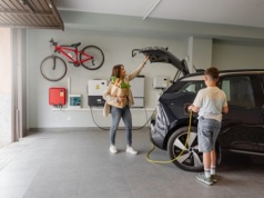 Ceny paliw rosną, koszty ładowania elektryków spadają