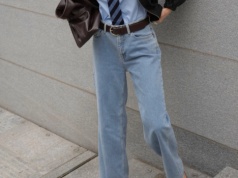 Spodnie flare to prawdziwy HIT, wysmuklają i wydłużają nogi. W HM, Reserved i Sinsay są najmodniejsze modele