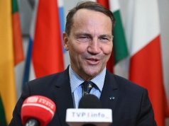 Sikorski zakpił z Polaków, którzy dalej podróżują na Bliski Wschód