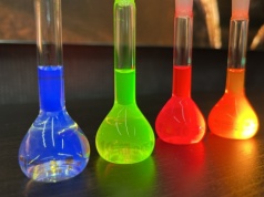 Problemy TCL i jak to jest z tym QLEDem? Niektóre modele nie mogą tak się nazywać!