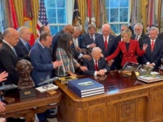 Chrześcijańscy liderzy modlili się za Donalda Trumpa w Gabinecie Owalnym w czasie napięć z Iranem