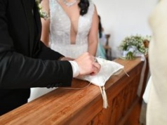 Zetki chcą od żon uległości. "Szukają jasno zdefiniowanych ról"