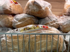 To najgorszy rodzaj chleba, jaki można wkładać do ust. Polacy jedzą go na potęgę