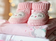 Studentki nie rodzą. Dlaczego? Może chodzić o pieniądze, uważają autorzy „Klubu Jagiellońskiego”