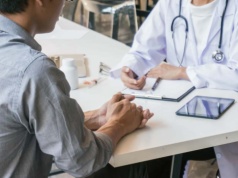 Młodzi ludzie szturmują gabinety lekarskie. Kardiolog ostrzega przed jednym urządzeniem