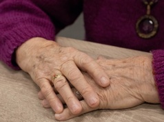 Emeryci pracują, bo… muszą. W Polsce właśnie padł rekord