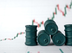 Trump sugeruje „zakończenie” wojny, ceny ropy spadają