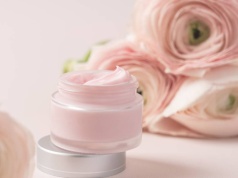 O tym kremie za 8 zł krążą już legendy. To kolagenowy pogromca głębokich zmarszczek