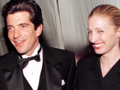 Jak wyglądała miłość Carolyn Bessette-Kennedy i Johna F. Kennedy’ego Jr.? Styl ikony lat 90. inspiruje do dziś