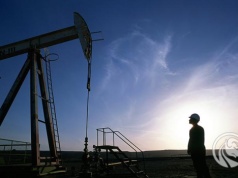 Trump studzi panikę, ale ropa naftowa wciąż żyje premią strachu