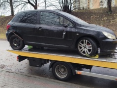 Straż Miejska usuwa wraki z ulic Rzeszowa. Kolejne porzucone auta zniknęły z kilku osiedli