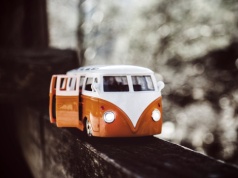 Praca za kierownicą autobusu na Sądecczyźnie. Dlaczego regionalni przewoźnicy odnotowują niedobory chętnych kierowców?