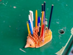 Stał na biurku w każdym domu. Dziś kolorowy gadżet znów przyciąga uwagę