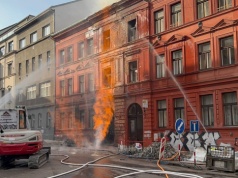 ​Groźny pożar gazociągu w centrum Pragi. Fasady kamienic w płomieniach