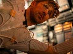 Przepiękne widowisko sci-fi. Efekty w tym filmie to czysty obłęd!