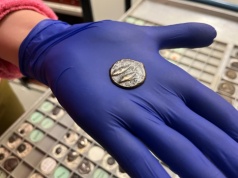 Monetą z Kartaginy zapłacił za przejażdżkę autobusem w Anglii. Prawda wyszła na jaw po wielu latach