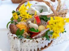 Czego nie wolno wkładać do święconki? O tych produktach i przedmiotach zapomnij